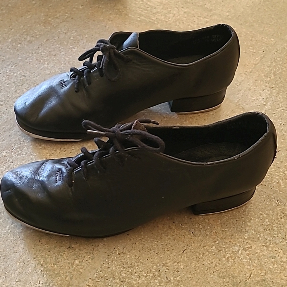 Leo's Ultratone Tap Shoes size 5.5